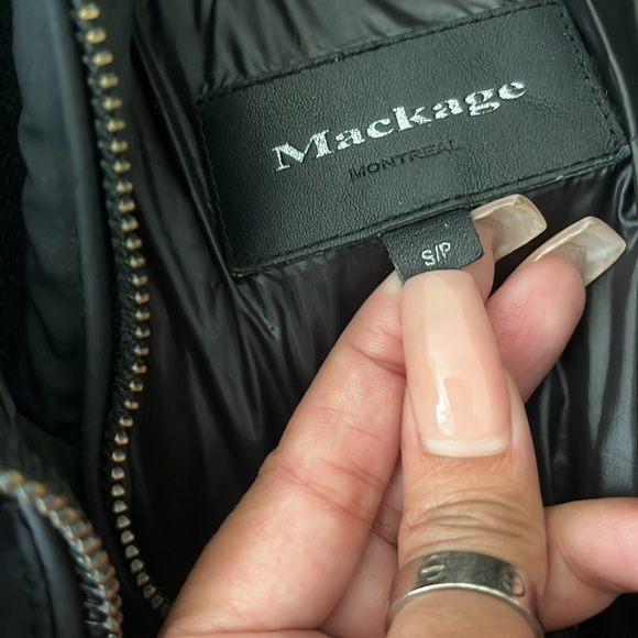 Mackage size small used 🖤🖤 needs minor repair and refresh greatly priced - Picture 8 of 12